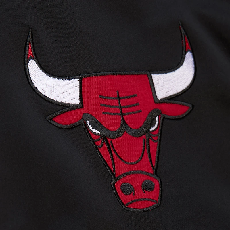 Veste zippée en satin noire pour homme de la collection Hardwood Classics Blackout des Chicago Bulls