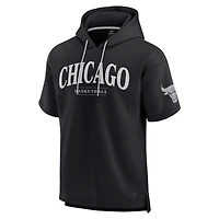 Sweat à capuche manches courtes Fanatics Black Chicago Bulls Elements Ready pour hommes