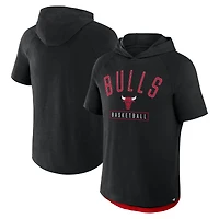 T-shirt à capuche raglan noir Fanatics pour homme, motif Chicago Bulls Pass Legend