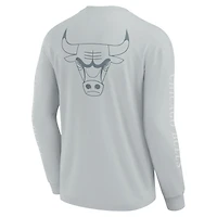 T-shirt à manches longues Fanatics gris Chicago Bulls Elements Strive pour hommes