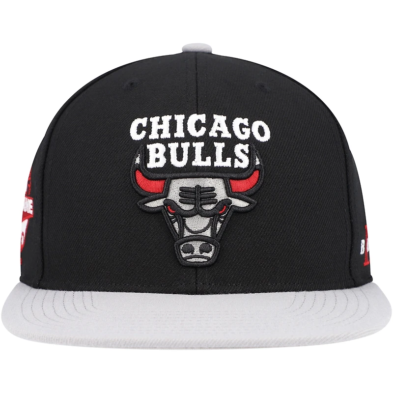 Casquette Snapback Mitchell & Ness noir/gris Chicago Bulls Core pour hommes