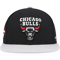 Casquette Snapback Mitchell & Ness noir/gris Chicago Bulls Core pour hommes