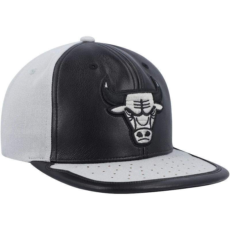 Men's Mitchell & Ness Black/Gray Chicago Bulls Day One Snapback Hat