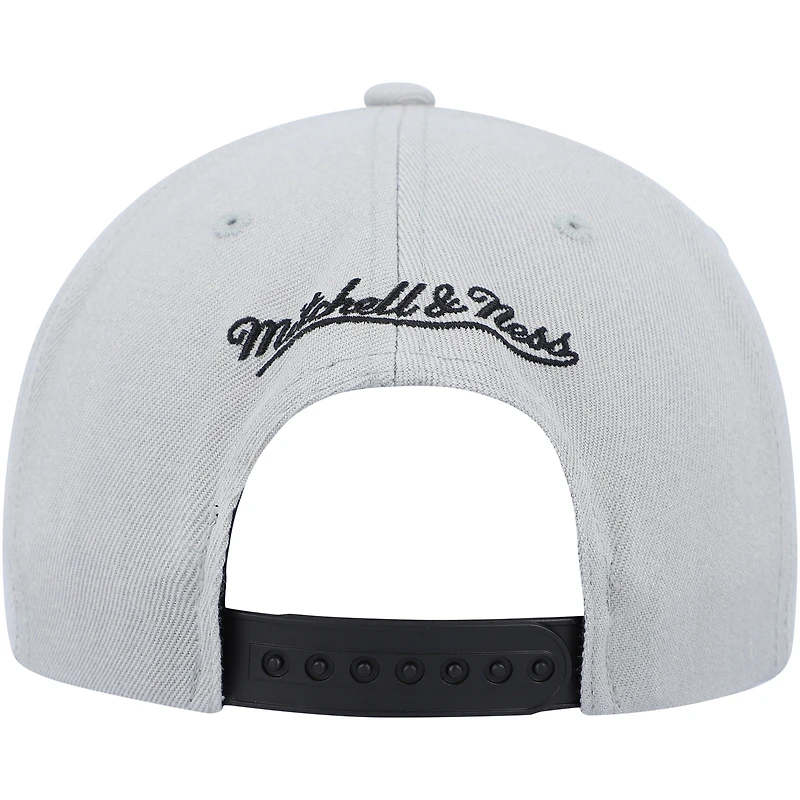 Men's Mitchell & Ness Black/Gray Chicago Bulls Day One Snapback Hat