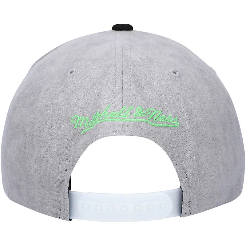 Men's Mitchell & Ness Black/Pink Chicago Bulls Day 5 Snapback Hat