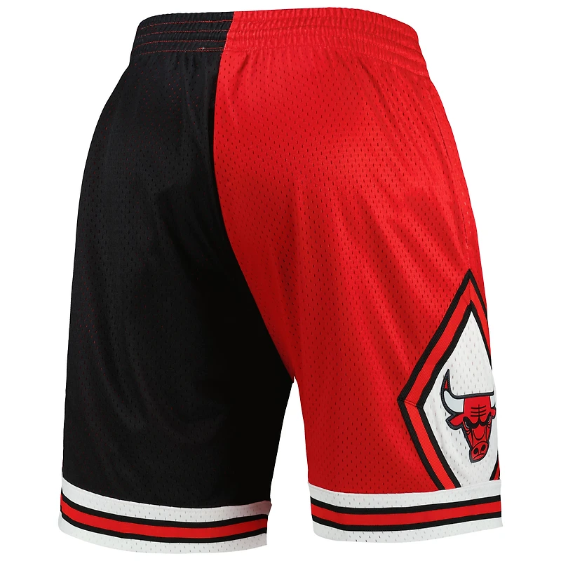 Short Mitchell & Ness noir/rouge pour homme Chicago Bulls Hardwood Classics 1997 Split Swingman