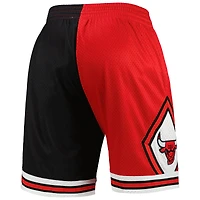 Short Mitchell & Ness noir/rouge pour homme Chicago Bulls Hardwood Classics 1997 Split Swingman