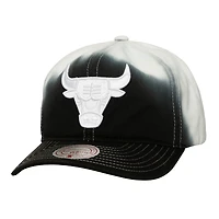 Casquette ajustable Mitchell & Ness Chicago Bulls Dip Dye Pro Crown pour homme, noire et blanche
