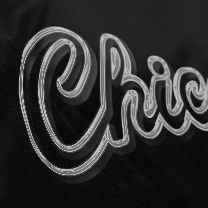 Veste bomber zippée Mitchell & Ness Chicago Bulls noire en satin chromé pour homme