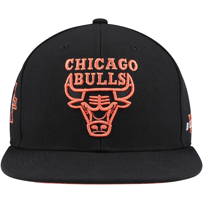 Men's Mitchell & Ness Black Chicago Bulls Core Snapback Hat