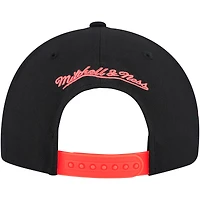 Men's Mitchell & Ness Black Chicago Bulls Core Snapback Hat
