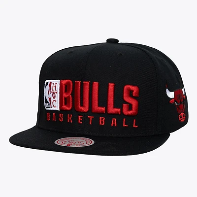 Casquette snapback Mitchell & Ness noire Chicago Bulls Hardwood Classics Old School à texte empilé pour homme