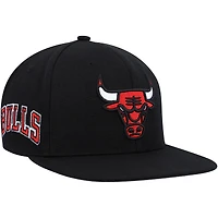 Men's Mitchell & Ness Black Chicago Bulls Side Core 2.0 Snapback Hat