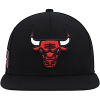 Men's Mitchell & Ness Black Chicago Bulls Side Core 2.0 Snapback Hat