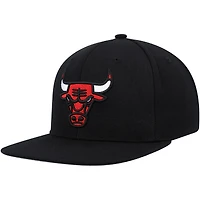 Men's Mitchell & Ness Black Chicago Bulls Side Core 2.0 Snapback Hat