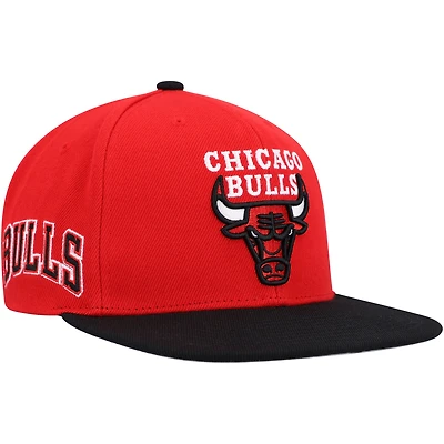 Casquette Snapback Mitchell & Ness rouge/noir Chicago Bulls Side Core 2.0 pour hommes