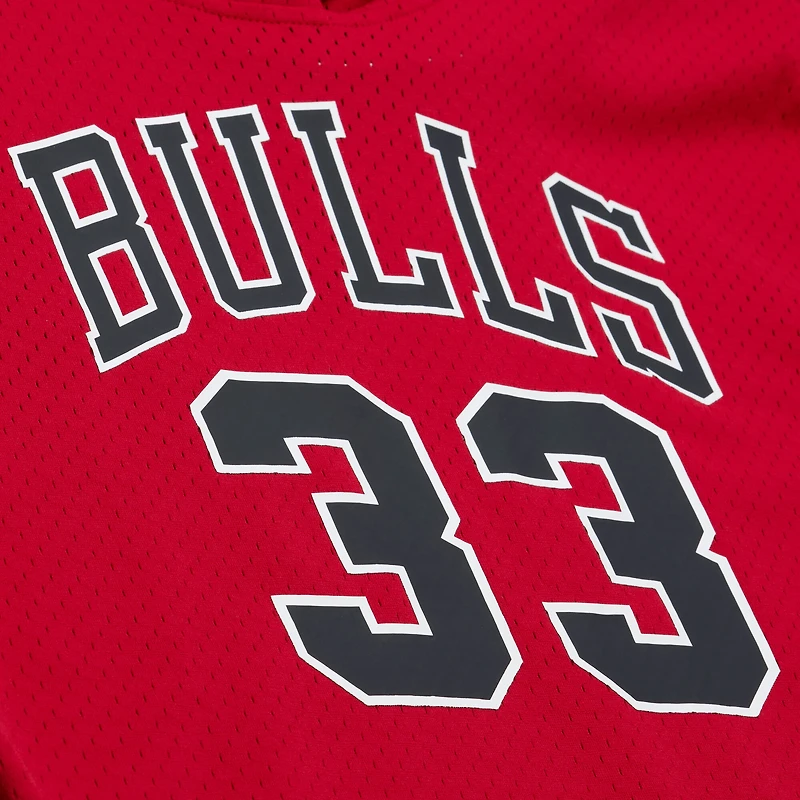 Sweat à capuche manches courtes Mitchell & Ness Scottie Pippen rouge Chicago Bulls pour homme, en maille, avec nom et numéro.