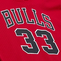 Sweat à capuche manches courtes Mitchell & Ness Scottie Pippen rouge Chicago Bulls pour homme, en maille, avec nom et numéro.