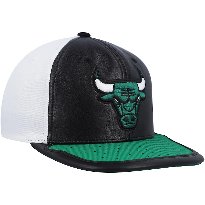 Men's Mitchell & Ness White/ Chicago Bulls Day One Snapback Hat