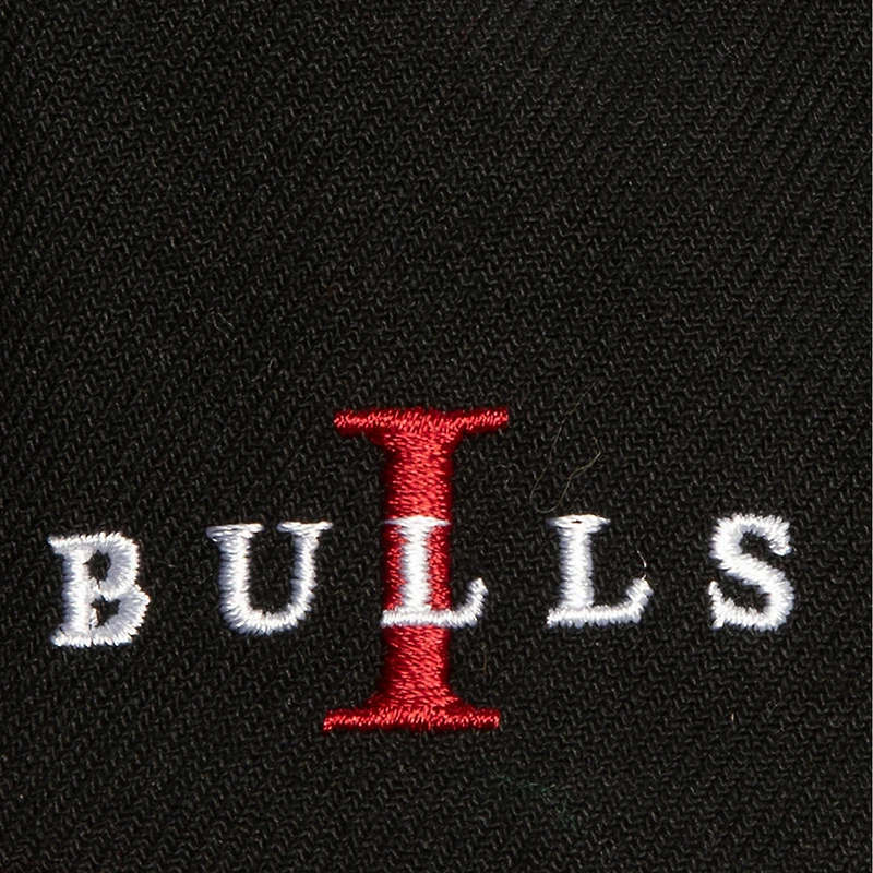 Men's Mitchell & Ness White/Red Chicago Bulls Core Snapback Hat