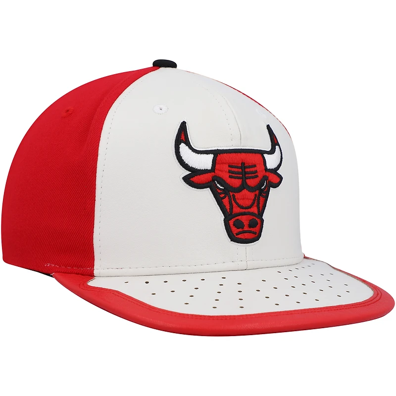 Men's Mitchell & Ness White/Red Chicago Bulls Day One Snapback Hat