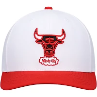 Men's Mitchell & Ness White/Red Chicago Bulls Hardwood Classics Core 2-Tone 2.0 Pro Snapback Hat
