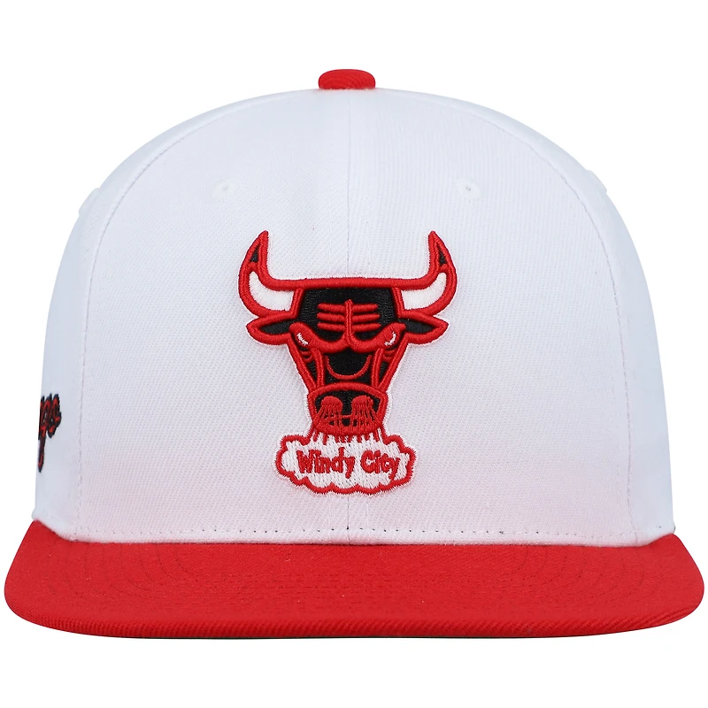 Casquette snapback Mitchell & Ness Chicago Bulls Hardwood Classics blanche et rouge pour homme