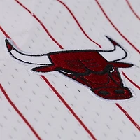 Maillot de baseball Mitchell & Ness blanc pour homme, Chicago Bulls, à rayures, en maille et boutons, avec entraîneur-chef.