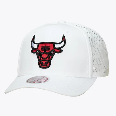 Men's Mitchell & Ness White Chicago Bulls Perfect Lightweight Pro Crown Adjustable Hat