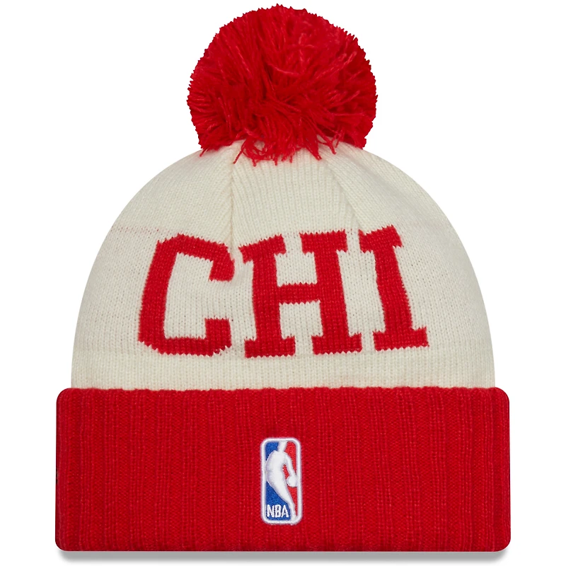 Chicago Bulls 2022 NBA Draft New Era pour homme, noir/crème - Bonnet en tricot à revers avec pompon
