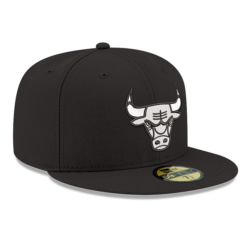 Men's New Era Black/White Chicago Bulls 59FIFTY Fitted Hat