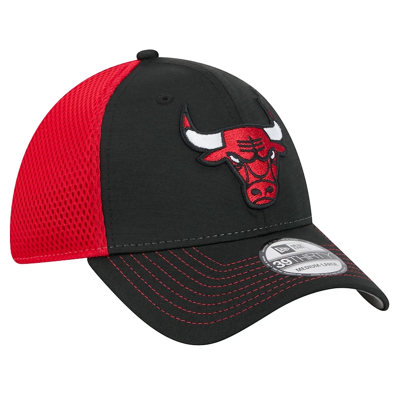 Men's New Era Black Chicago Bulls Active Tech Neo Flex 39THIRTY Hat