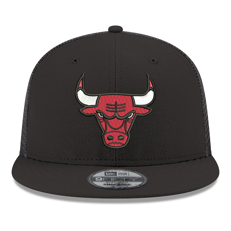 Men's New Era Black Chicago Bulls Core Logo Meshback 9FIFTY Snapback Hat