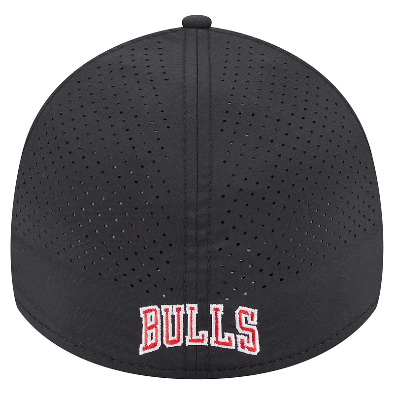 Men's New Era Black Chicago Bulls Featherweight Poly Rope Flex 39Thirty Hat