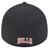Men's New Era Black Chicago Bulls Featherweight Poly Rope Flex 39Thirty Hat