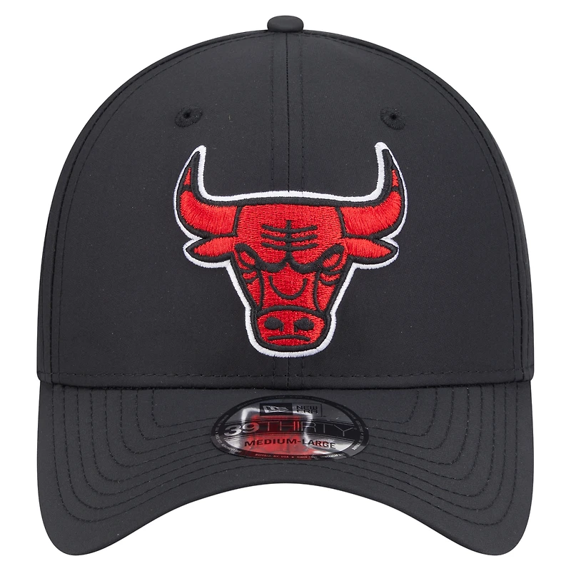 Men's New Era Black Chicago Bulls Night 39THIRTY Flex Hat
