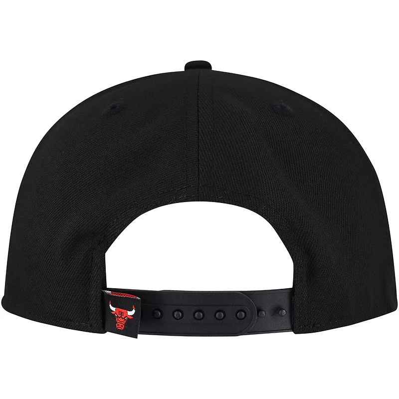 Casquette snapback surdimensionnée noire avec logo imprimé bouffant des Chicago Bulls New Era pour hommes