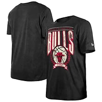 T-shirt New Era noir Chicago Bulls pour homme, coupe boxy, délavé minéral, style rétro