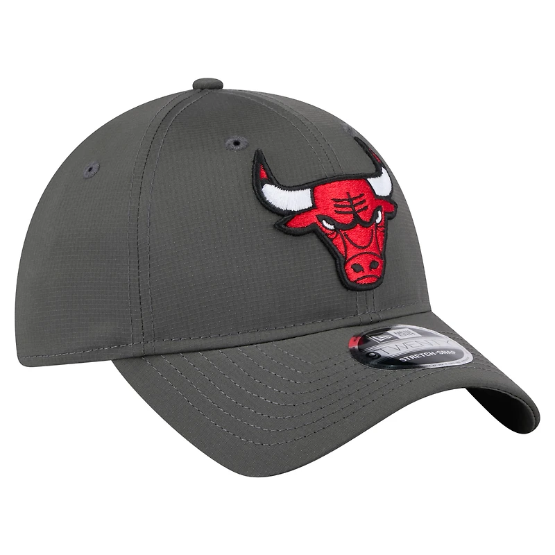 Casquette ajustable New Era 9TWENTY Active Ripstop Chicago Bulls pour homme, couleur charbon