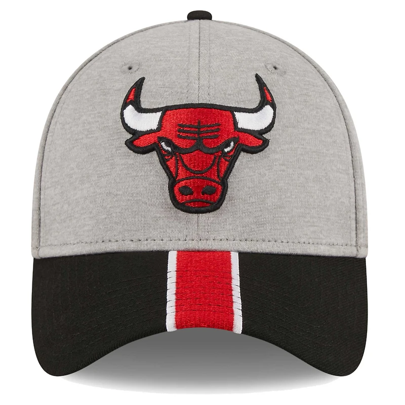 Casquette flexible 39THIRTY rayée des Chicago Bulls New Era pour hommes, gris/noir
