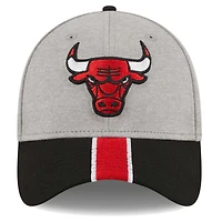 Casquette flexible 39THIRTY rayée des Chicago Bulls New Era pour hommes, gris/noir