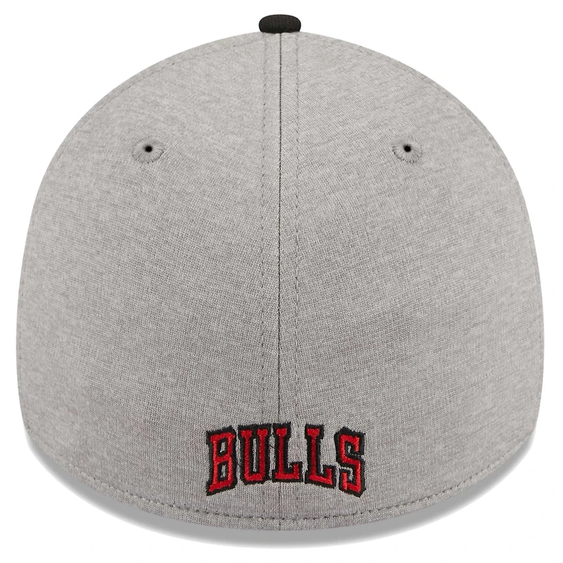 Men's New Era Gray/Black Chicago Bulls Striped 39THIRTY Flex Hat