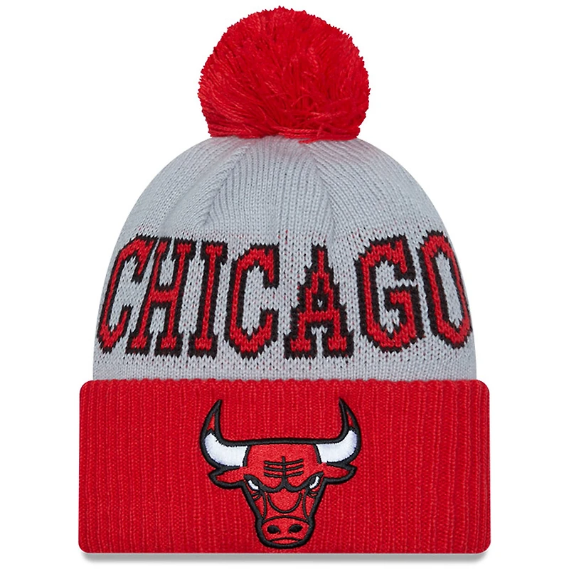 Bonnet en tricot à revers Tip-Off des Chicago Bulls New Era gris/rouge pour hommes avec pompon