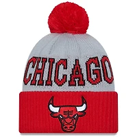 Bonnet en tricot à revers Tip-Off des Chicago Bulls New Era gris/rouge pour hommes avec pompon