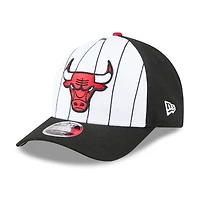 Casquette ajustable New Era blanche/noire Chicago Bulls 2025 NBA Tip Off M-Crown A-Frame 9FORTY pour homme