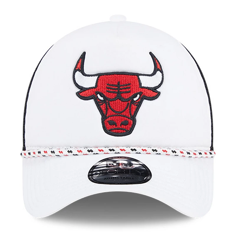 Casquette de camionneur réglable en mousse A-Frame 9FORTY Chicago Bulls Court Sport New Era pour hommes, blanc/noir
