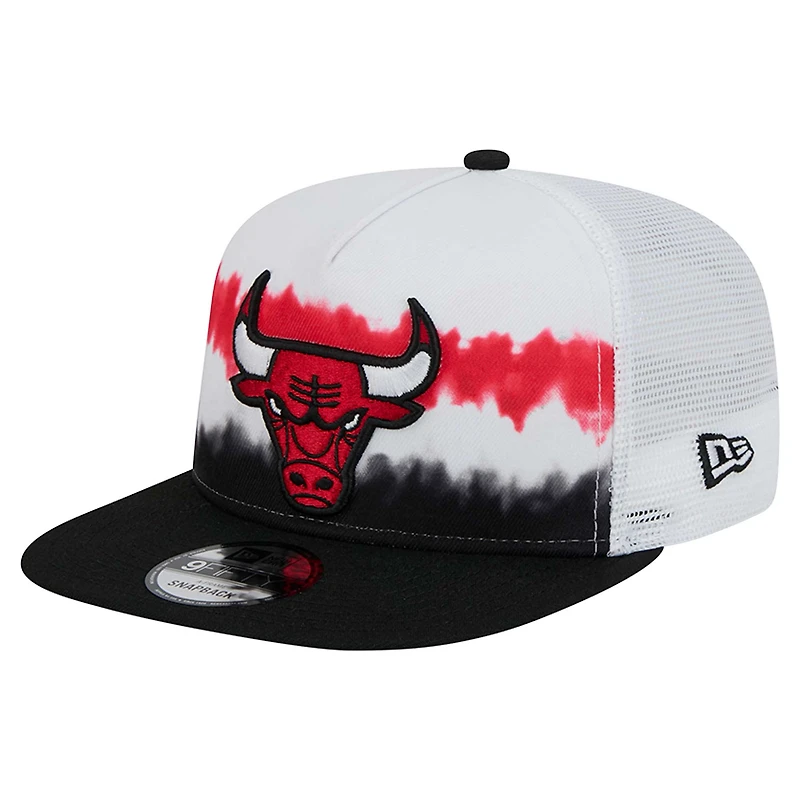 Men's New Era White/Black Chicago Bulls Dip-Dye 9FIFTY A-Frame Trucker Snapback Hat