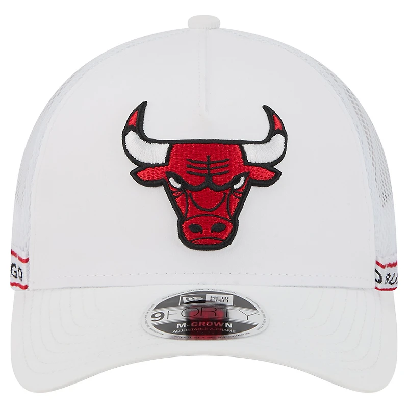 Men's New Era  White Chicago Bulls Featherweight Team Tape 9FORTY M-Crown A-Frame Adjustable Hat