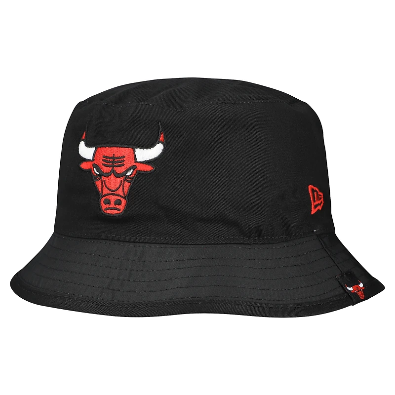 Bob réversible blanc New Era pour homme, motif Chicago Bulls Team Cheer