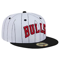 Casquette ajustée 59FIFTY blanche à rayures fines avec logo des Chicago Bulls pour homme New Era